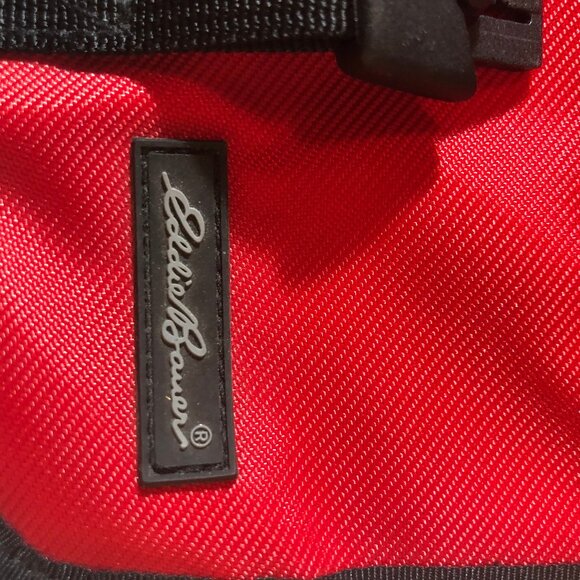 Elevate Your Look: Sleek Black Bag with a Pop of Red Inside! - Picture 5 of 9